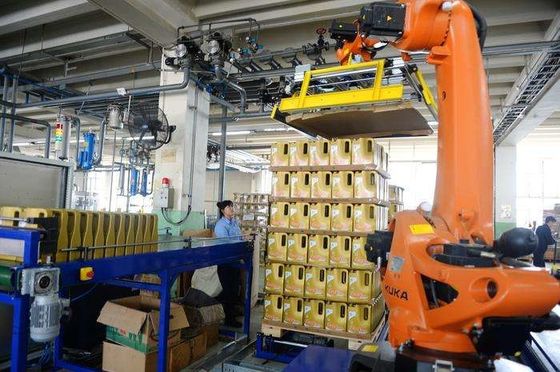 China Gefahrstoff, der Roboterverpacken-Maschinerie-voll/halb einfache Selbstoperation behandelt fournisseur